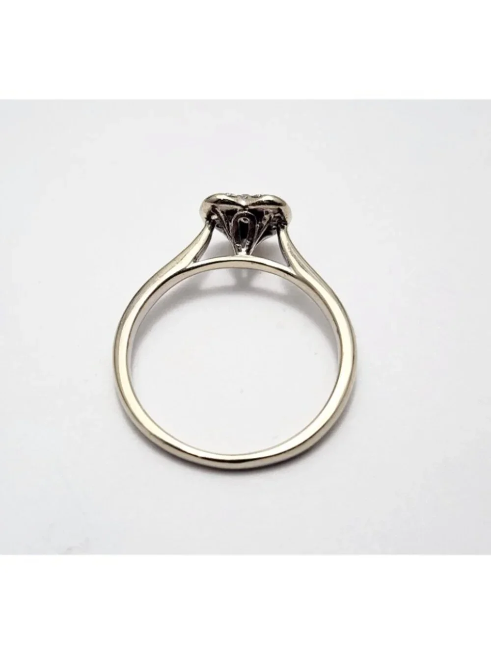 Beautiful 14K Karat Solid White Gold Designer Diamond Heart Ring - Size 6